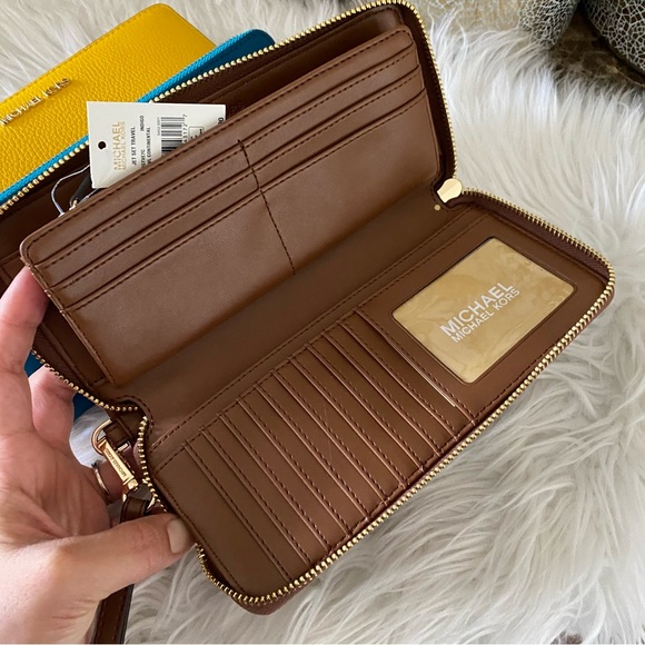New Michael Kors jet set travel large continental wallet - Picture 8 of 16